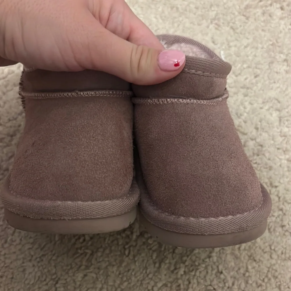 chic Mauve Faux-Shearling Kids Booties